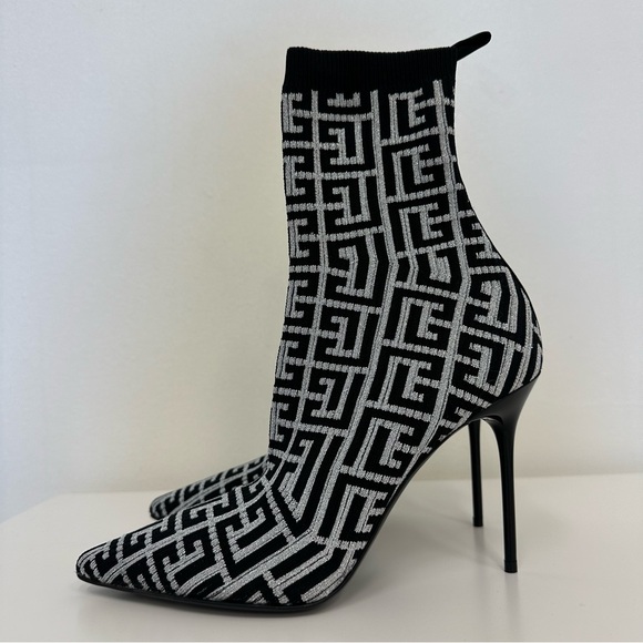 Balmain
Skye monogram knit ankle boots - Picture 7 of 15